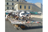 Bancarella piazza Cavour